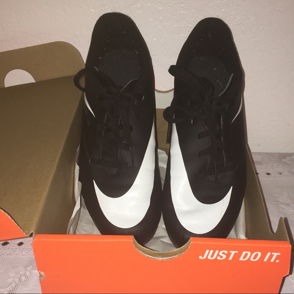 Nike Jr Bravata FG-R Youth 4Y Cleats. EUC